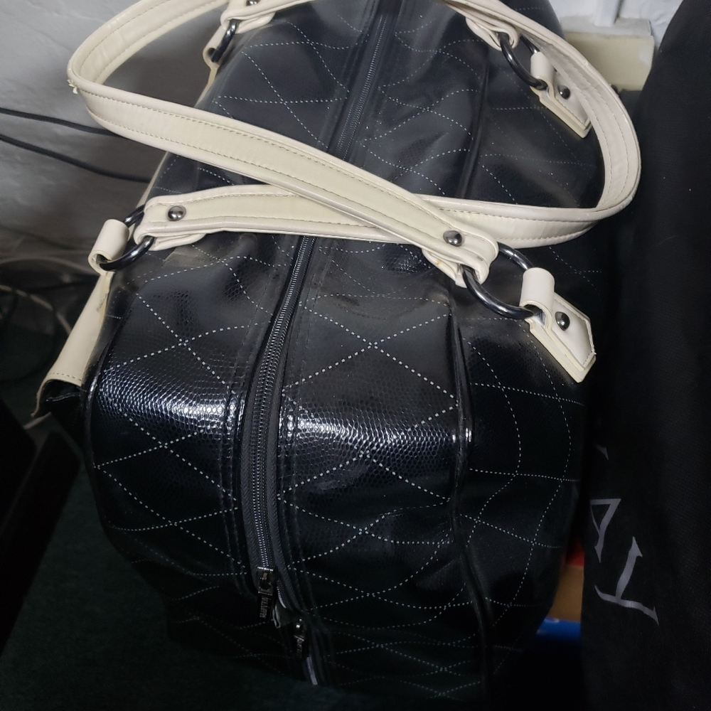 A duffle cosmetics bag from Mary Kay - Picture 6 of 6